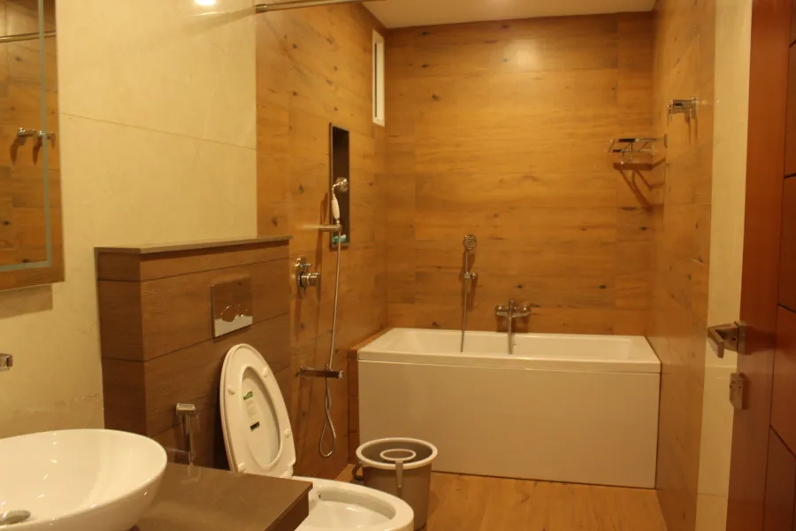 En-suite bathroom in warm wood-grain tile